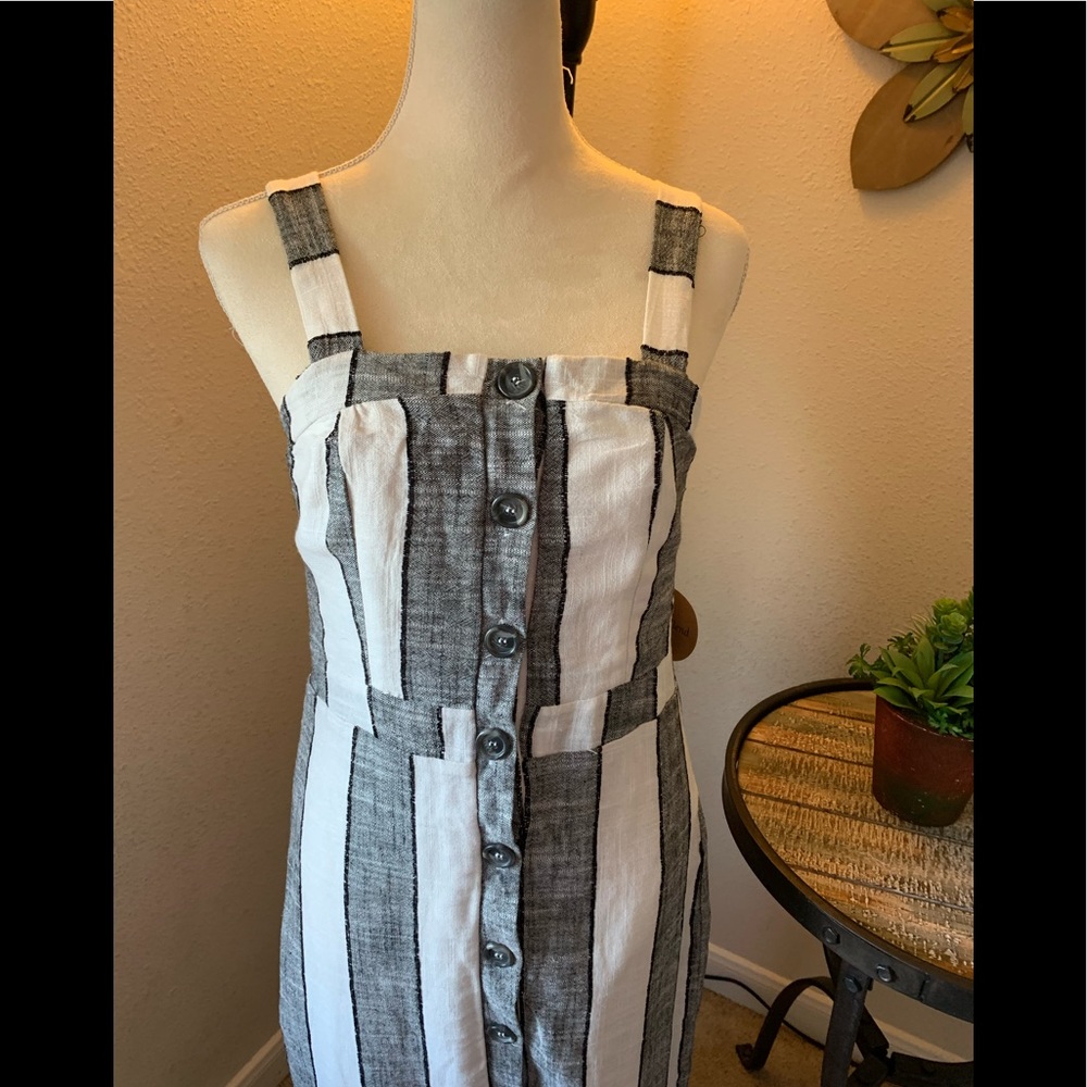 URBAN ROMANTICS - NWT Black and White fitted classy sundress - Picture 3 of 11